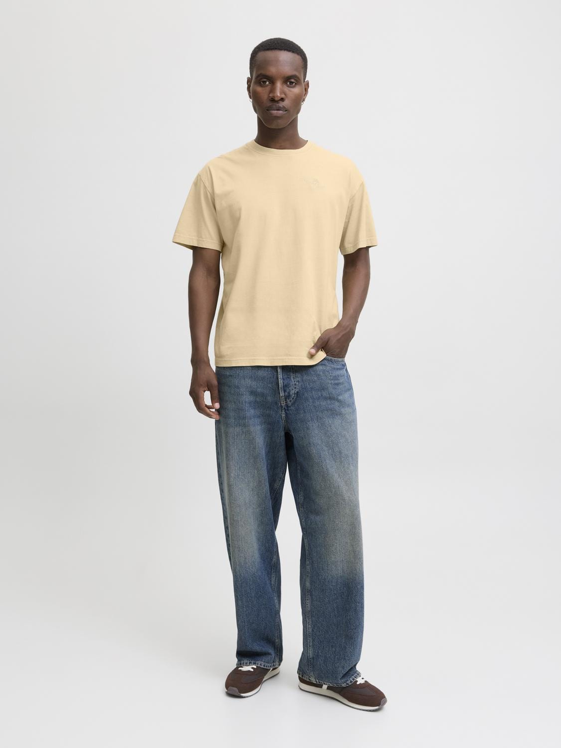 model_shot-front_full